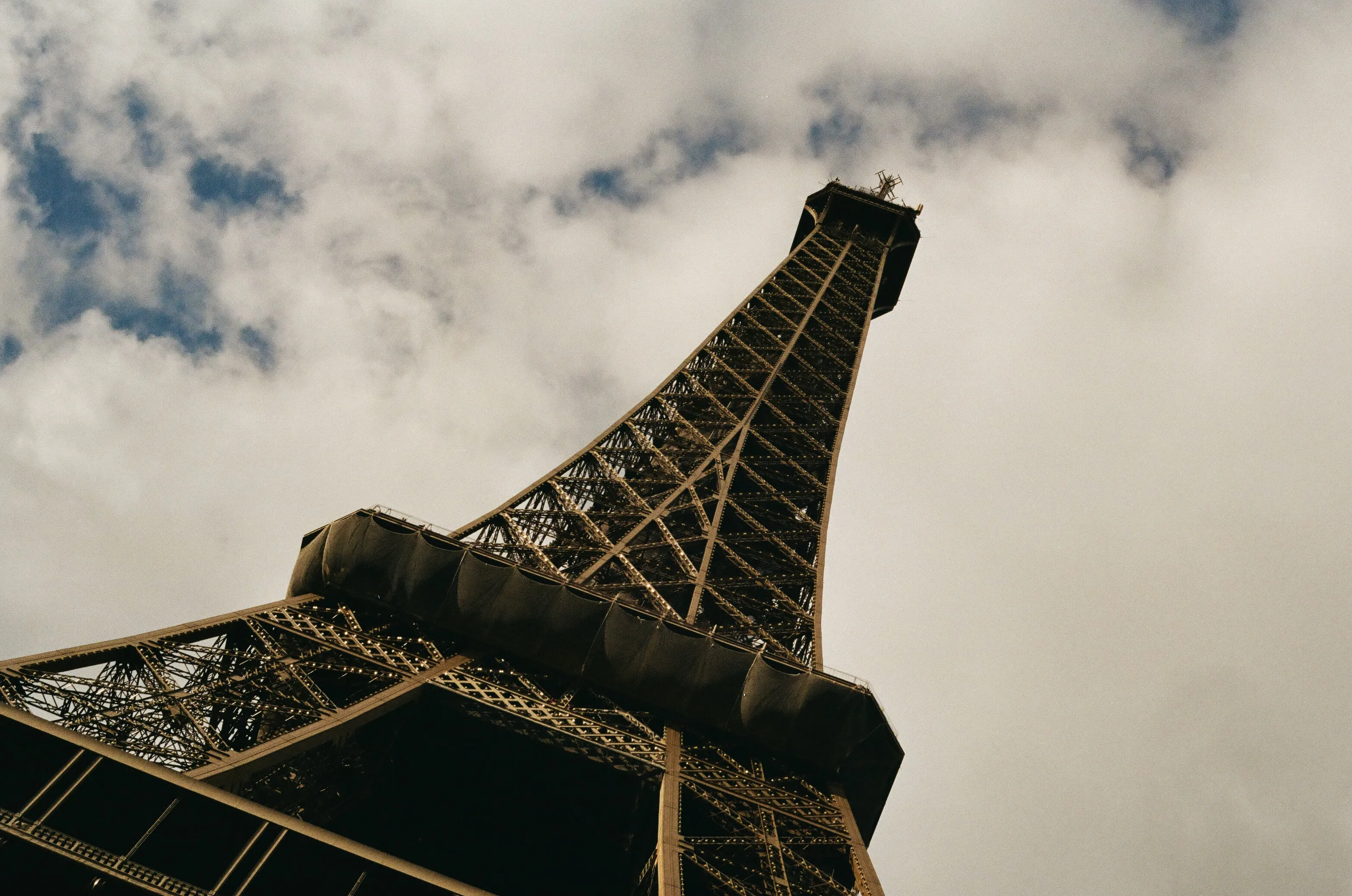 Film photograph 32 from Roll 1