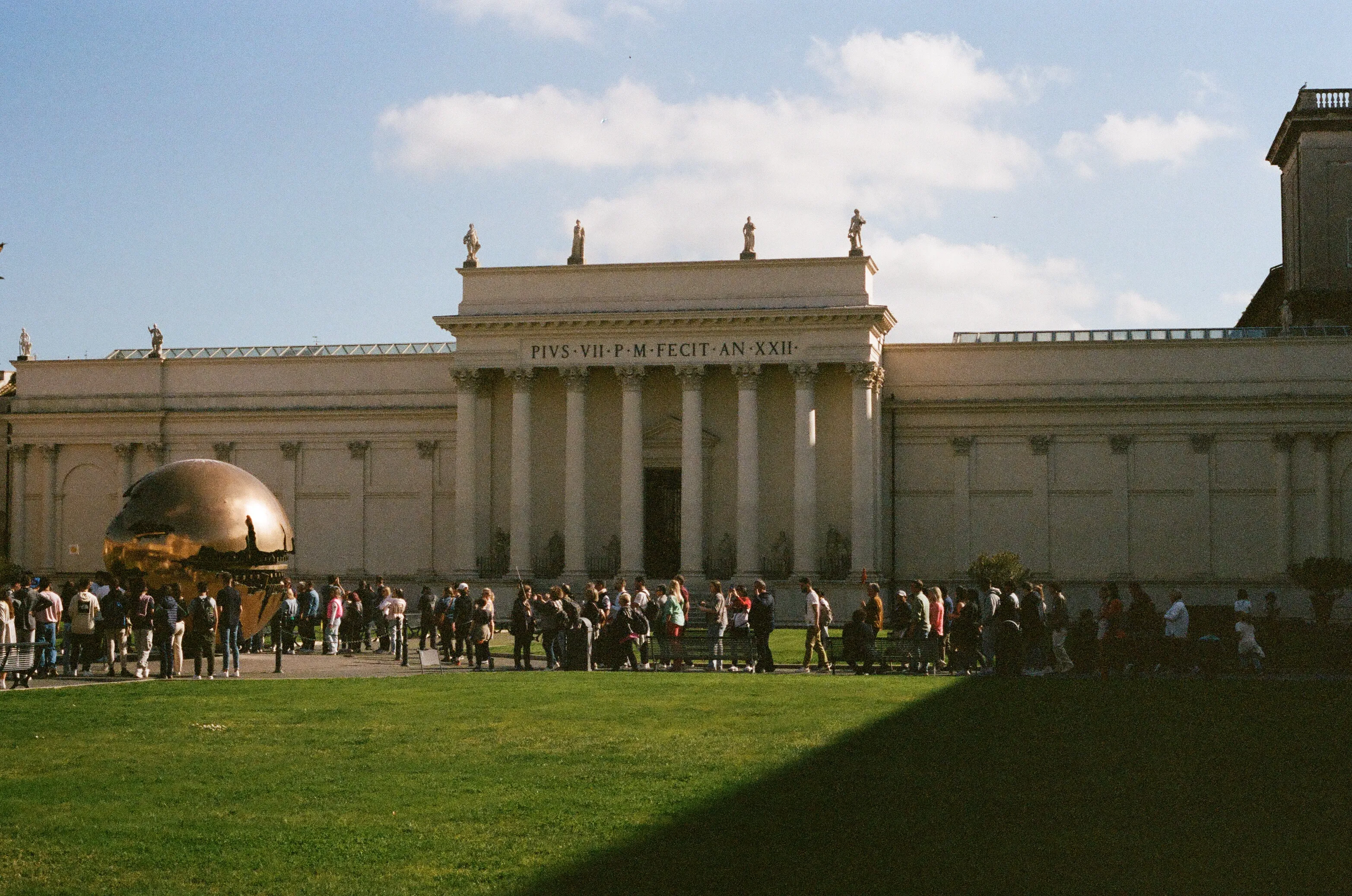 Film photograph 19 from Roll 2