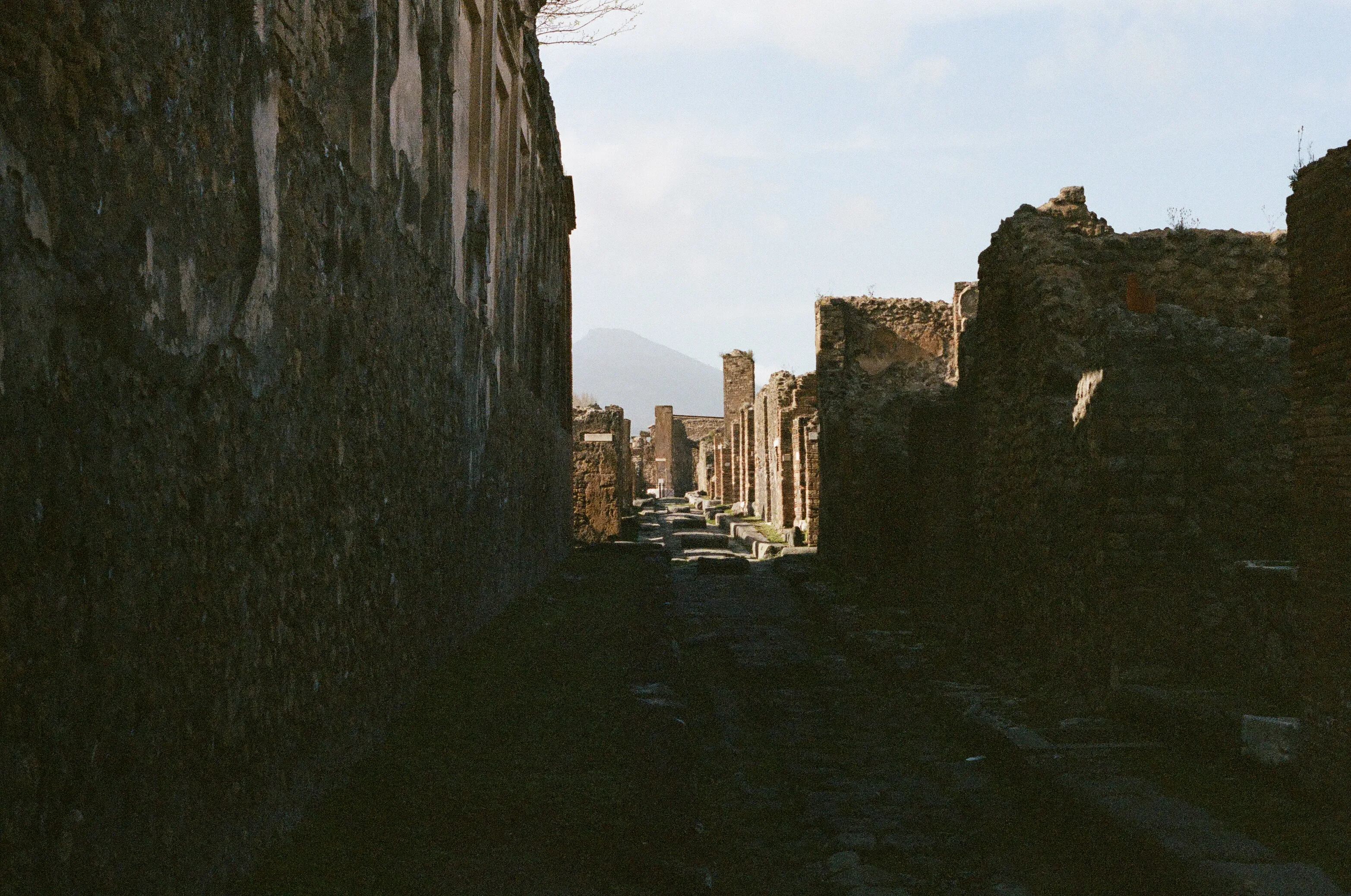 Film photograph 28 from Roll 2