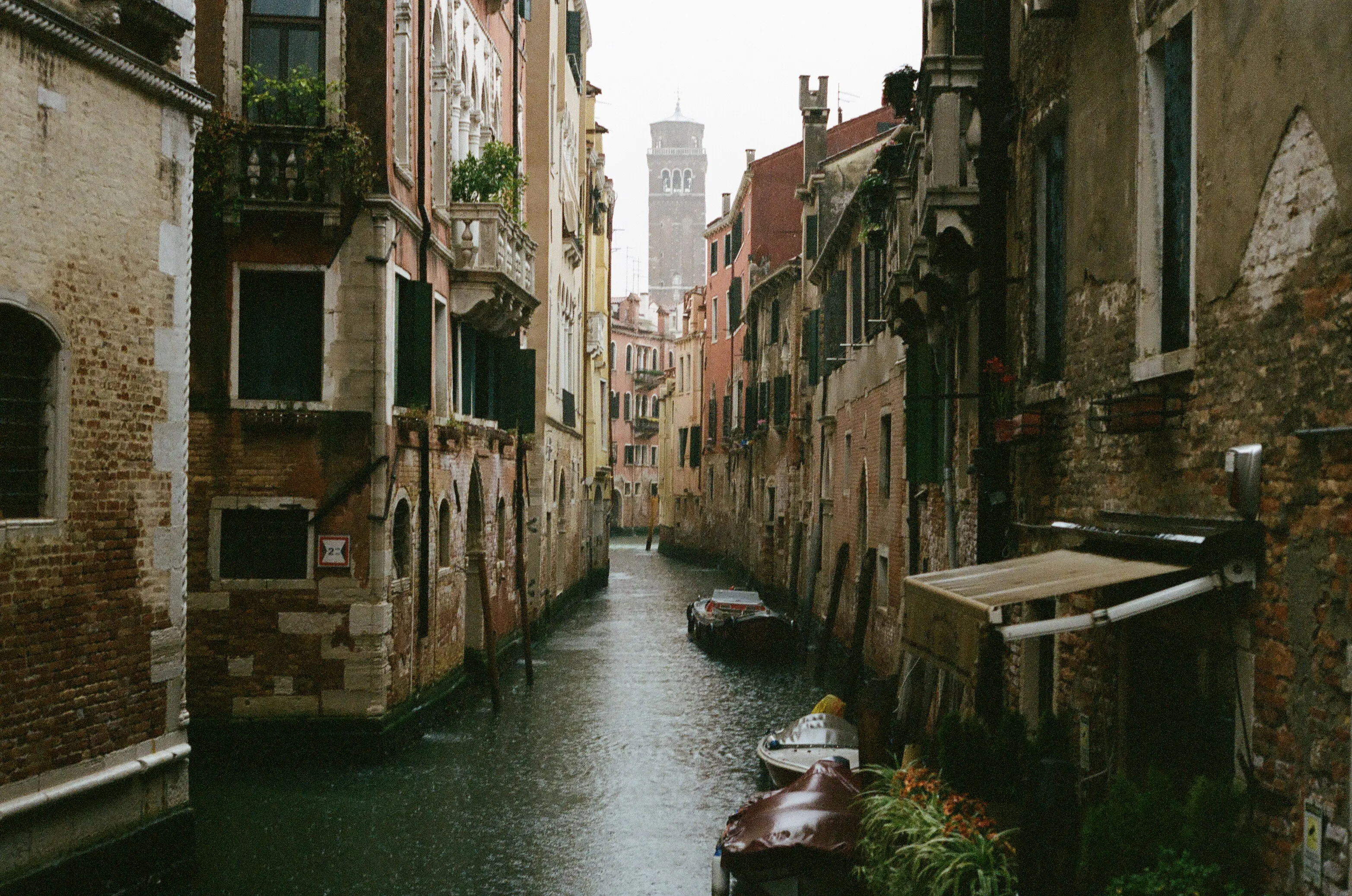 Film photograph 32 from Roll 2