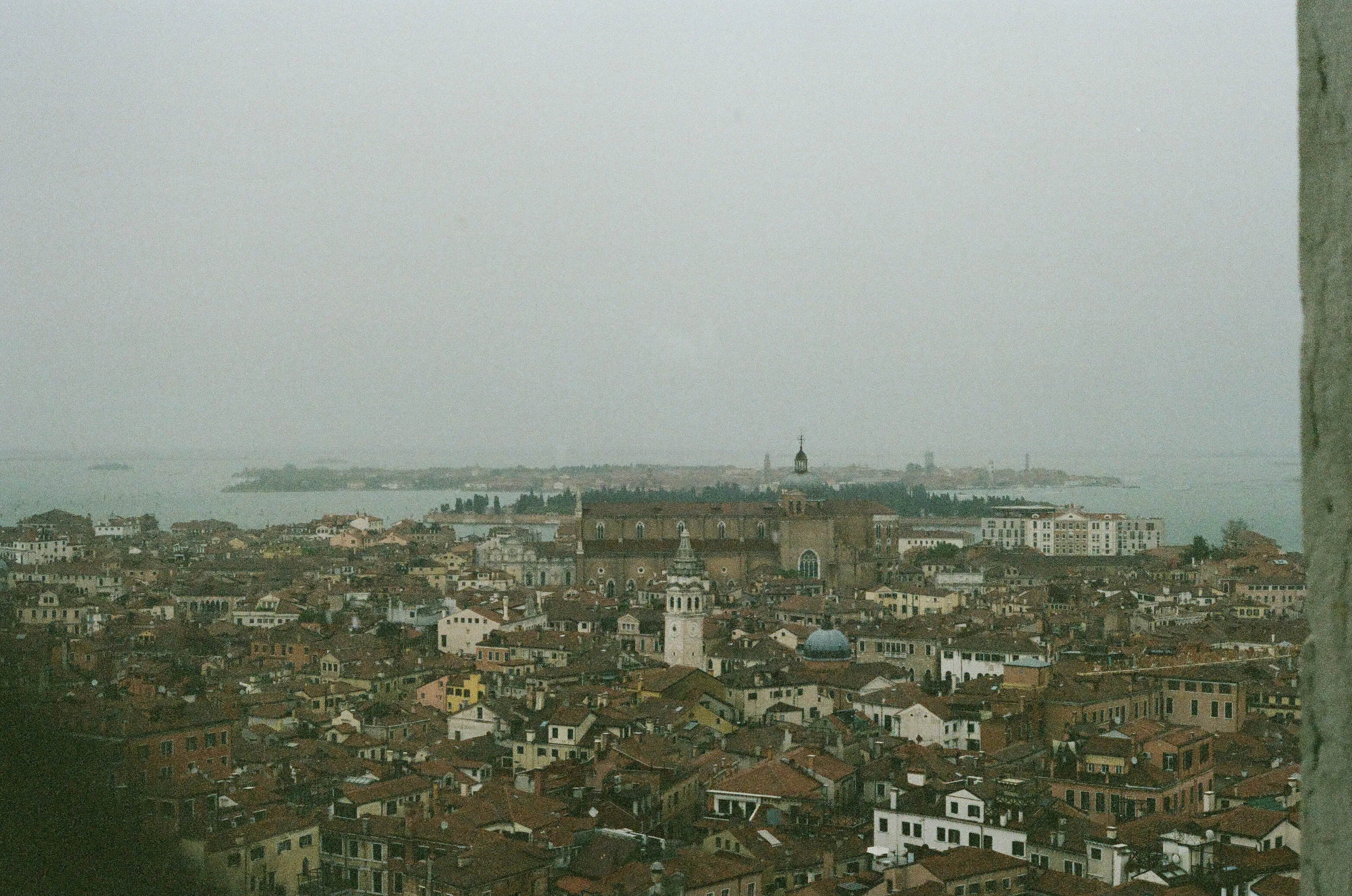 Film photograph 33 from Roll 2